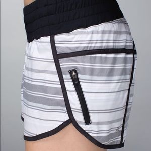 Black and white lululemon shorts